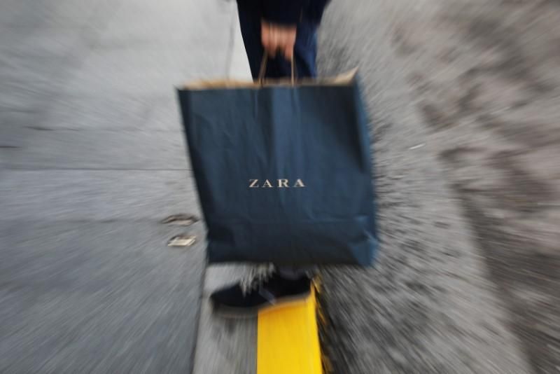 By 2020, Inditex - the world’s largest clothing retailer - will sell all their brands online. Thats why brands need to take control of their e-tailers right now!  buff.ly/2LWtwTb #ecommerce #pricemonitoring #BlueBoard