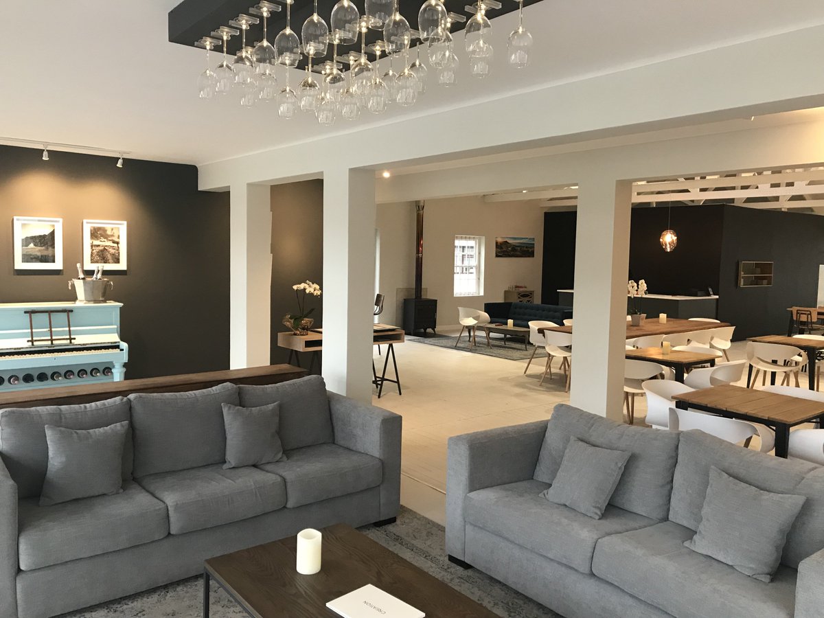 Come and relax with a glass of vino in our lounge area next to our warm fireplace on our super comfortable couches.
