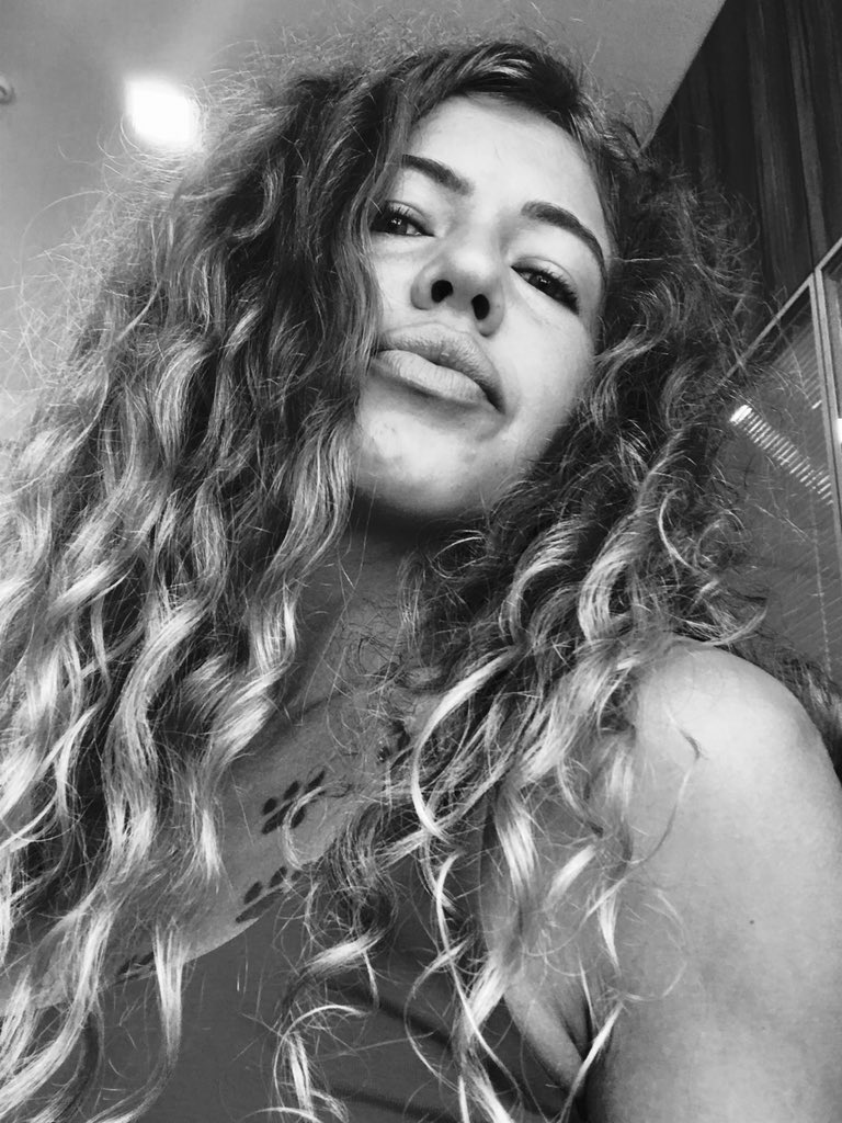 Evet 
Evet 
Günün bütün 
#Sevimsizliği 
Üzerimde 
🙄