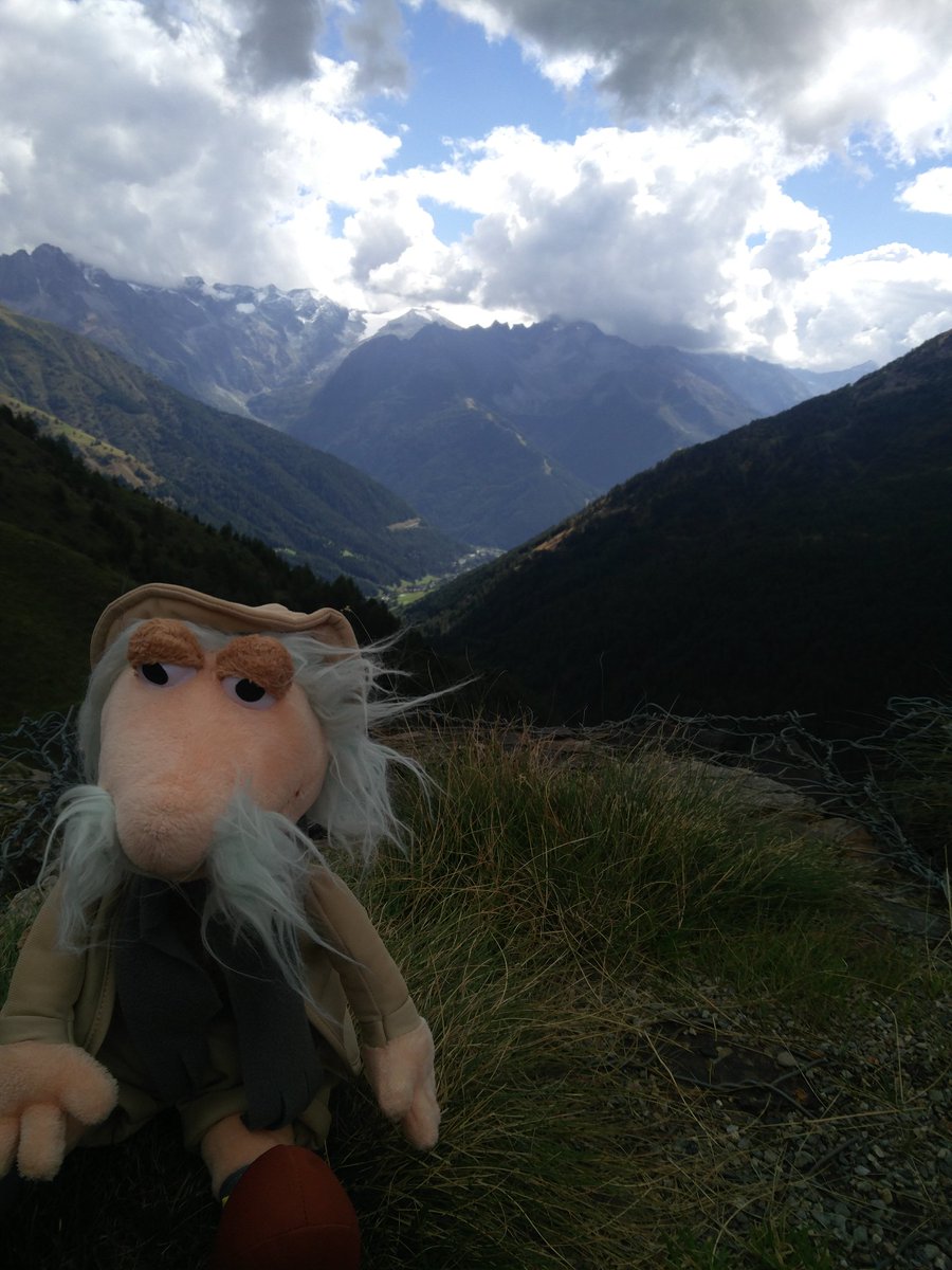 _TravelingMatt_'s tweet photo. Think I took a wrong turn somewhere. Seem to be quite high up in some Italian mountains! #Italy https://t.co/zjBqF0V8ow