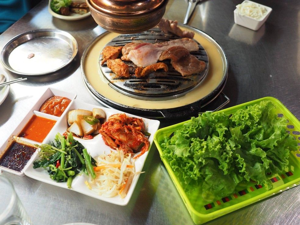 บุฟเฟ่ต์หมูเกาหลี หัวละ 299 บาทแถมไม่จำกัดเวลา!! มีชีสให้โต๊ะละถ้วย ส่วนไข่ตุ๋นเติมได้ไม่อั้น คือดีมากจริงๆพวกแกกกต้องไปโดน! 🤤
📍MAPO GALBI : ถนน สุขุมวิท กรุงเทพมหานคร (ใกล้กับ BTS พระโขนง)
📷 นักรีวิววงใน #วงในพาแดก