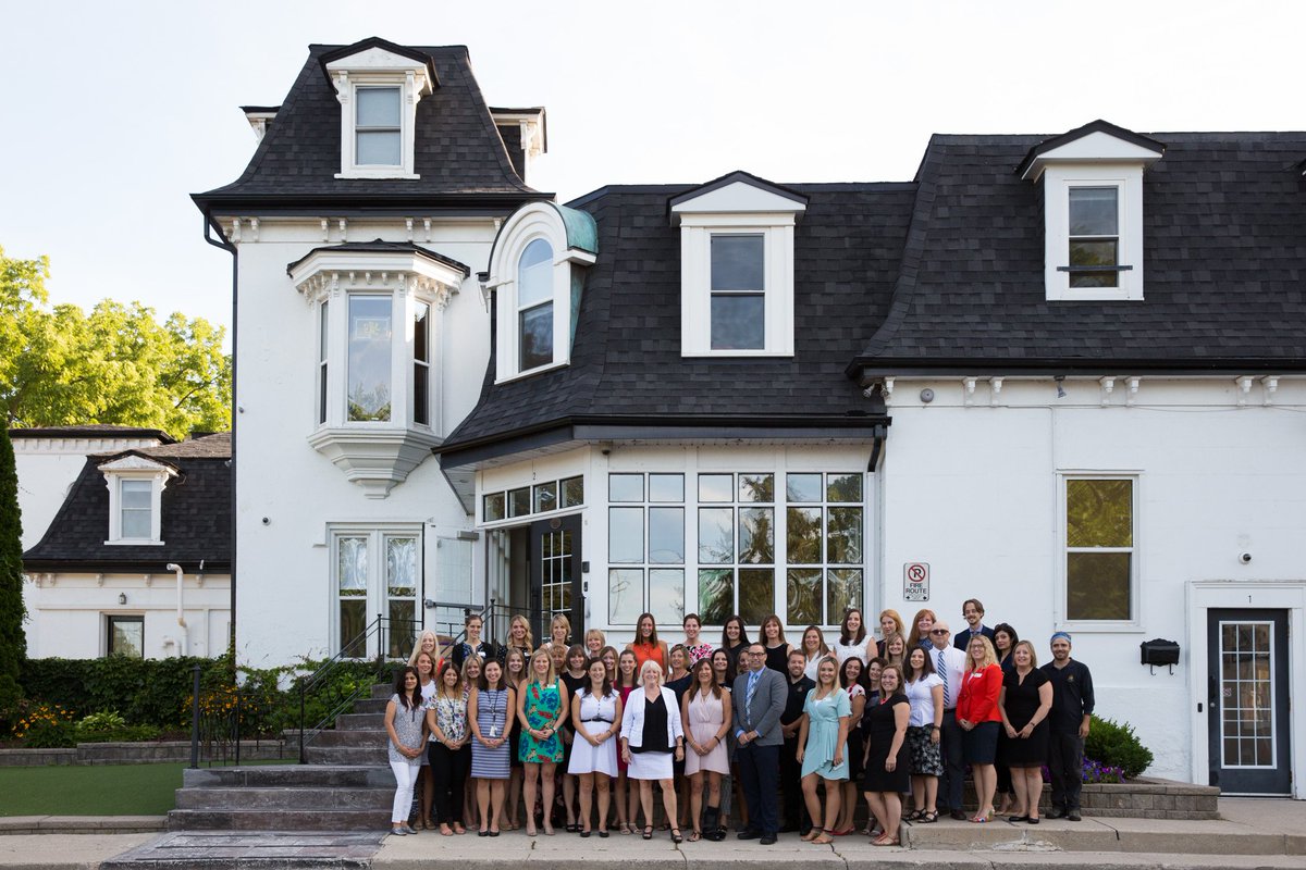 maclachlan_ca's tweet photo. Welcome back - Everyone at MacLachlan College is looking forward to another successful year! Share your back to school photos with us by tagging @maclachlan_ca  #BacktoSchool #BackatMac #NewYear #SchoolYear #MacLachlanCollege #FirstDayofSchool #IndependentSchools #Oakville https://t.co/0MzEJZmE1q