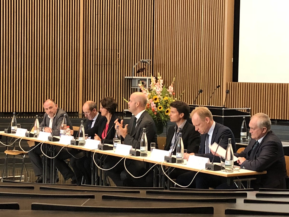 ifo_Institut's tweet photo. Jetzt #ARGE-Panel Wirtschaftspolitische Herausforderungen der #Digitalisierung mit ifo-Präsident @FuestClemens @ReintGropp @IWH_Halle Christoph M. Schmidt @RWI_Essen Hilmar Schneider @IZAWorldofLabor @bertschek_irene @ZEW Enzo Weber @iab_news @MFratzscher @DIW_Berlin #vfs18 https://t.co/eooQOty0zJ
