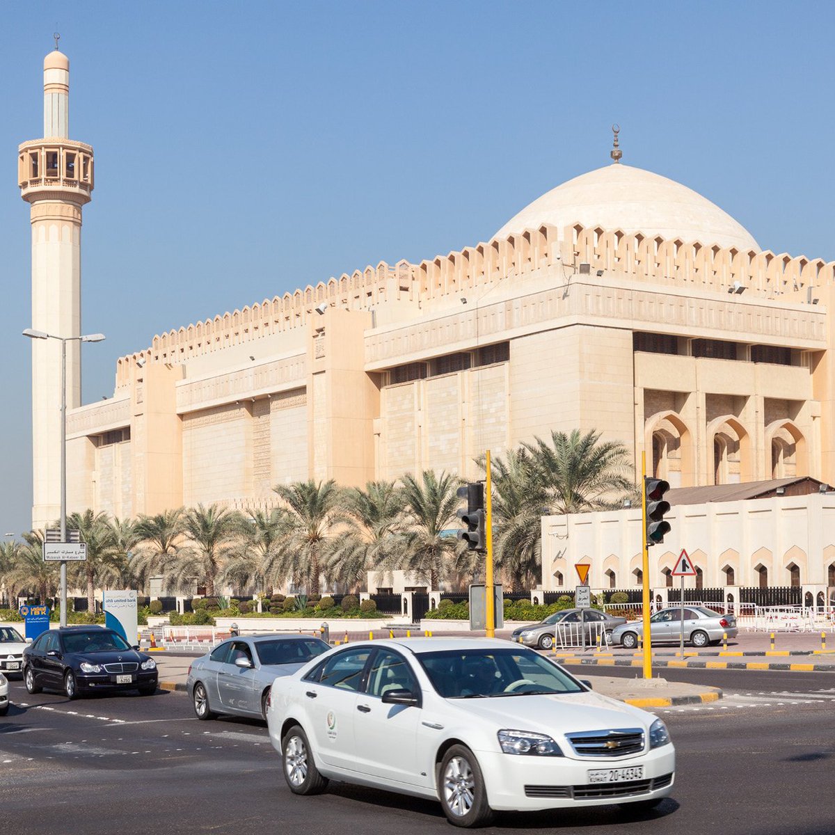 Copthorne_Kwt's tweet photo. Kuwait’s biggest &amp; most renowned landmark; Grand Mosque boasts 45,000 square meters of Islamic Architecture. Situated opposite to Stock Exchange &amp; Al Seif Palace. 
#CopthorneKuwait #Kuwaitcity #SaudiArabia #UAE #Qatar #Oman #Tourism #Travel #GrandMosque https://t.co/IpEluUNrgN