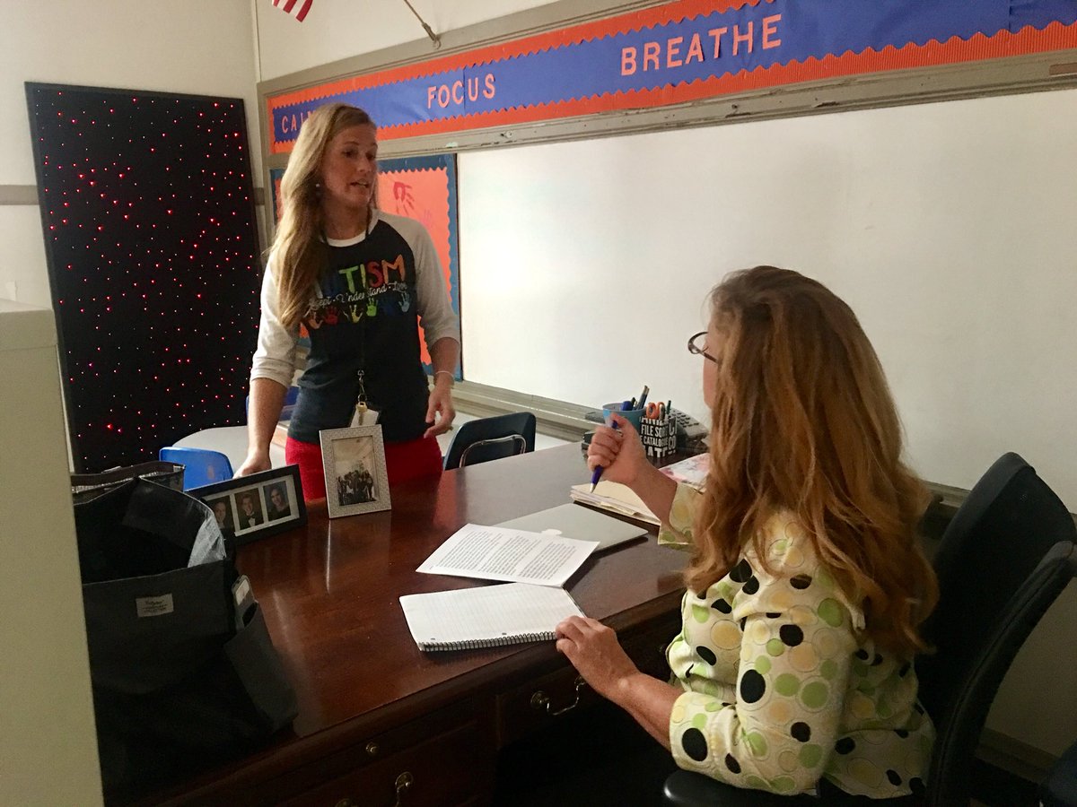 hcps_va's tweet image. Mrs. Fulcher of @cctelem is sharing the #sensoryroom with Holly of @MVilleBulletin today. #autismawareness @gatesfoundation #lighttable