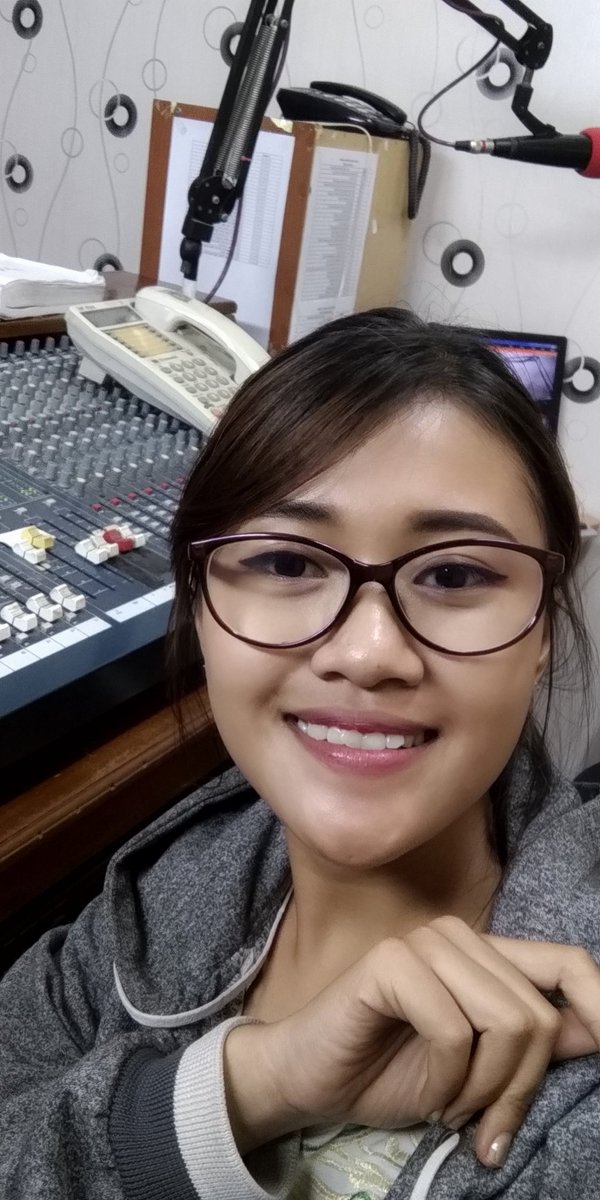 rfm94mojokerto's tweet photo. Haiiii... selamat hari rabu, yuk mengulang masa lalu dengan lagu" yang kalian request di #Remidi #KelasMalam boleh request lagu Indo 90an-2015 yang punya cerita tentang kamu Sobat R ditunggu Evilla Mita yaa https://t.co/ttUoGPiHmu