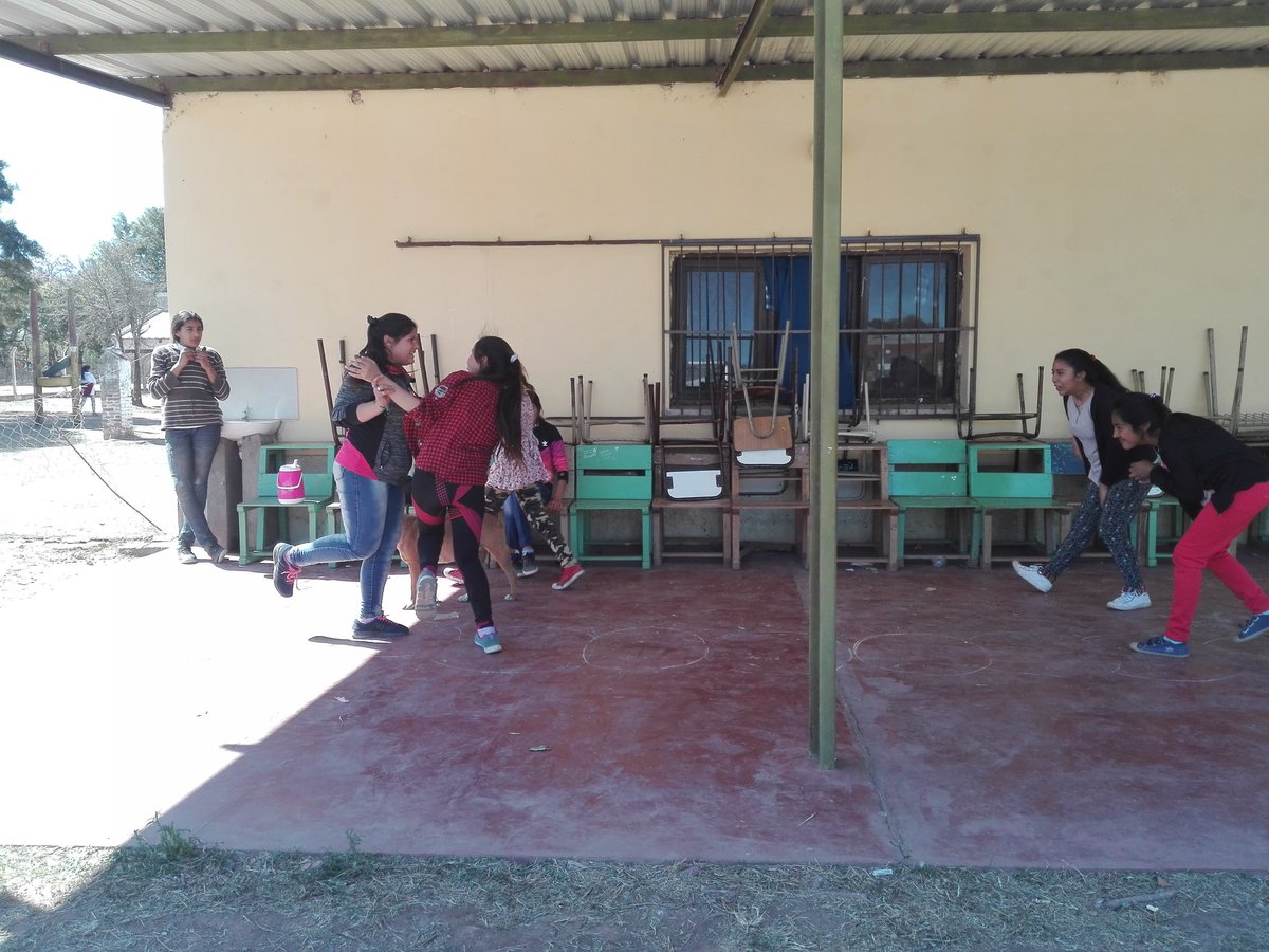 Vale21082's tweet photo. #TallerdeAcompañamientoalasTrayectorias
#Aprendiendo«»Jugando.
@MariaElu15
@AlancayDel @fguillesaavedra https://t.co/E3xhj6VXvo