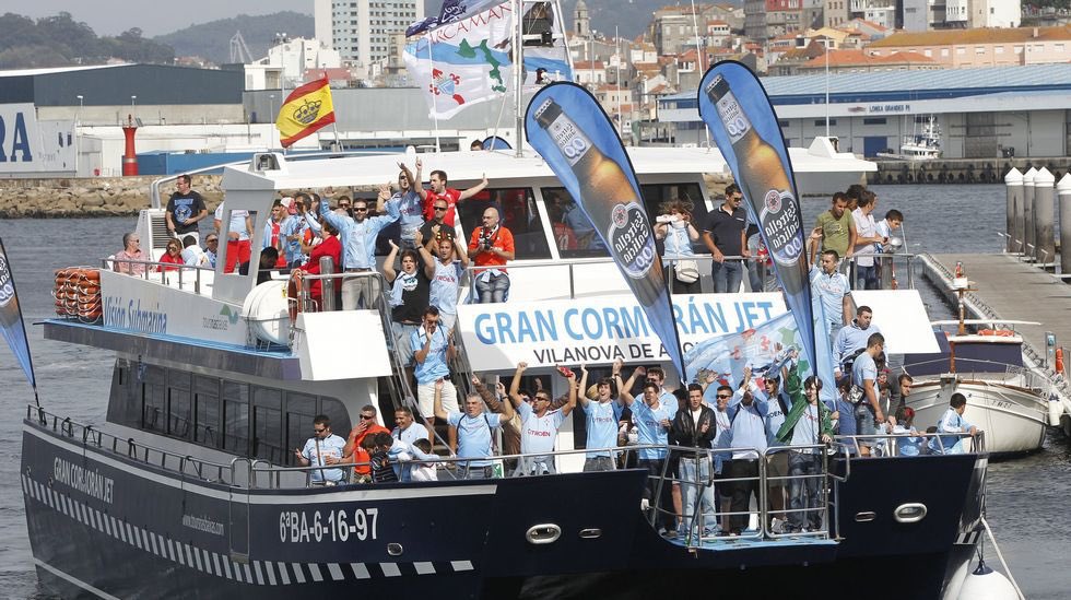 Viaje en catamarán de Carcamáns (Foto: @CarcamansCelest).