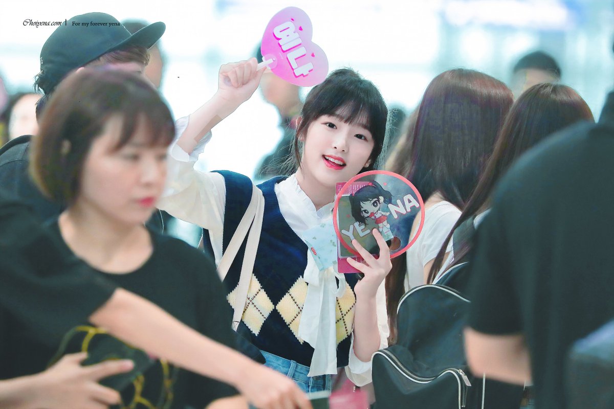 19990929com's tweet photo. 180826 ICN 출국
#최예나 #choiyena #아이즈원 #IZONE #チェイェナ @yhent_korea

📸https://t.co/zHFsVsP0YJ https://t.co/u6cGMrPTbE