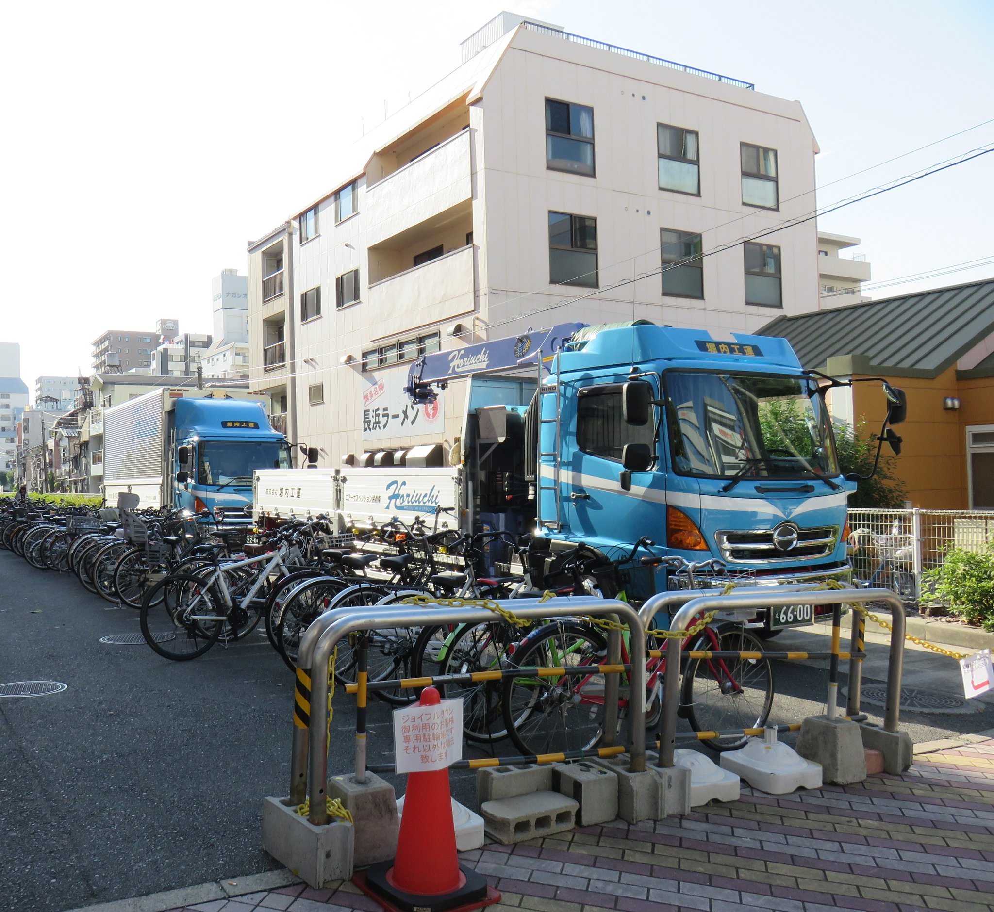 新条 9 5 岡山ジョイポリス 店舗跡 引越しトラック駐車のため 北東駐輪場が半減 T Co R1qvvfquwh Twitter