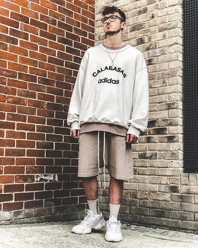 buttonup_'s tweet photo. STILL WEARING SHORTS 🙌
#buttonup
#calabasas #adidas #other #otheruk #yeezy #cambridge #shorts #jumper #summer #summerstyle #lastdaysofsummer #jewellery #glasses #socks #streetwear #streetstyle #streetfashion #menswear #menstyle #mensfashion #britishs… https://t.co/CsKMxhFdao https://t.co/CQQAHtJg3K