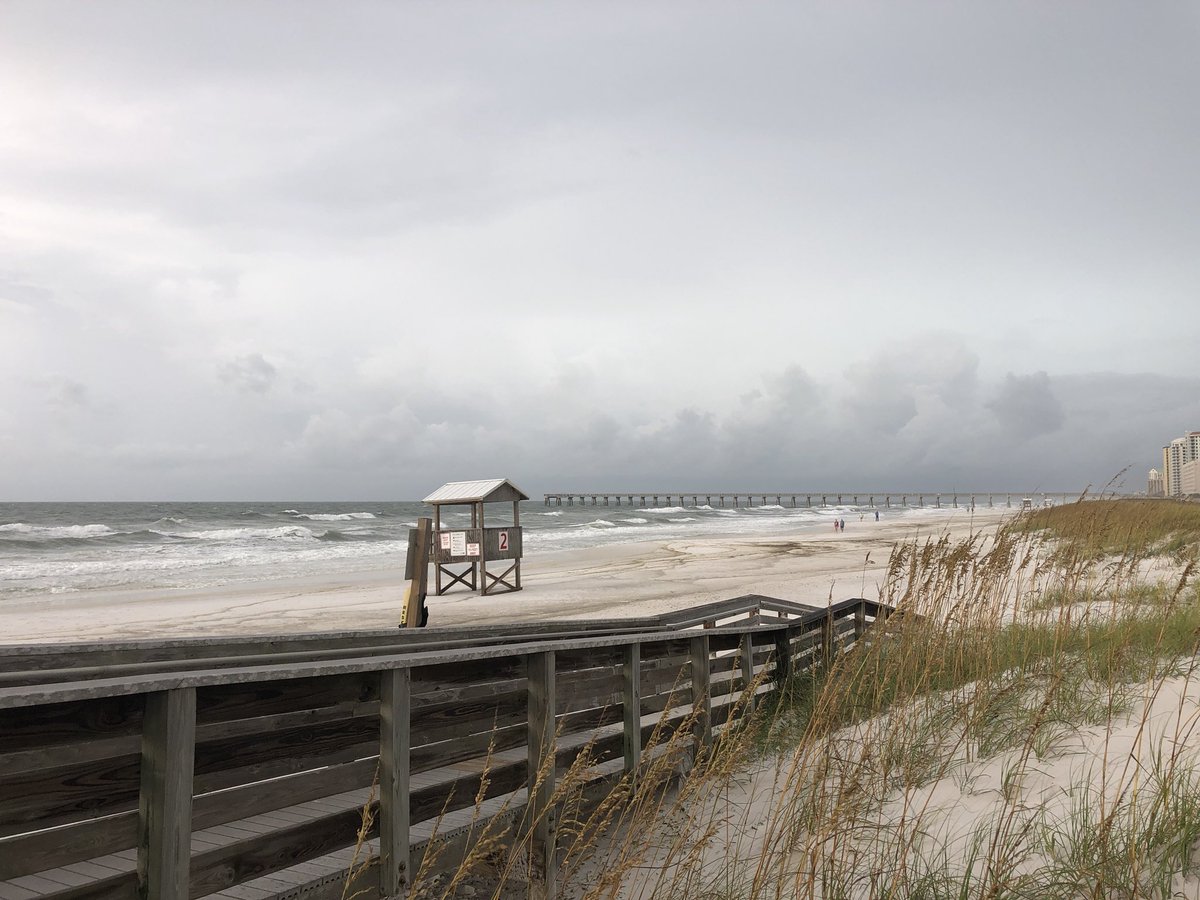 kentvancil's tweet photo. @weartv @WEARAllenStrum @WEARKDaniel @wxkaitlin @AshleyRuizWx #NavarreBeach still rockin big waves #weartv #TropicalStormGordan #DoubleRedFlags #SantaRosaCounty https://t.co/K6Z2wRYCQb