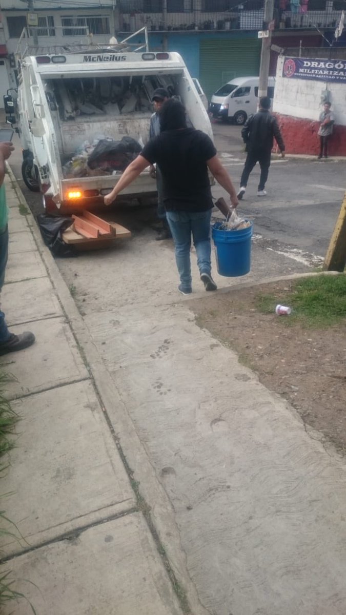 SanUnidas's tweet photo. Gracias Autoridades Delegacionales por la Jornadas Nocturnas de Recolección de Residuos, con estos hechos se a logrado reducir la basura en las calles del Pueblo de San Mateo T. @JDCuajimalpa @joselpandal @AdrianRubalcava @DirLimpiaCuaji @CuajimalpaCESAC @SPartCuaji @perynava https://t.co/Rt8AIROCaL