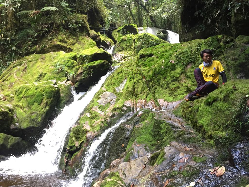 kalakatuu's tweet photo. Trip ybXpelaur βΊ πΏ #gunungyongbelar #airterjunpelaur #teamcepatpancit #pmgm #merdeka2018 https://t.co/UcnEOJQqQg