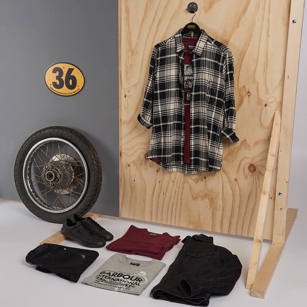 EvalonParis's tweet photo. #ModeHomme : La nouvelle collection Automne/Hiver 2018 #BarbourInternational est disponible dans votre boutique Evalon Paris : Vestes, t-shirts, chemises, parkas, accessoires, chaussures...
Vêtements Homme 10, rue d'Aboukir 75002 #Paris. 
https://t.co/bsvWaoDd2q https://t.co/K4dBJ2vO4O