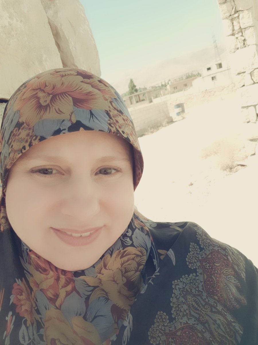 لا اعلم عن السعاده شيئــــاً ..   سوى انها كلما اقتربت مني رحلت عني ..