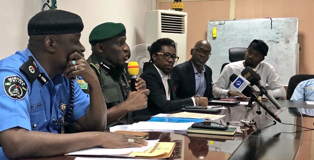 realADENZEL's tweet image. My Mentors, are my Mentors.
Don’t be Jealous, its about time you find yours.

H.E. @GEJonathan , GCFR. 
(No be Joke oh). 

Bros. Understand the Space oh. 
No take am Personal. 
(Na 🇳🇬 e be) #AtáTIME. 

@segalink .😋 
#GetYourCopyNOW. 

#NewNigeria. #WayForward.