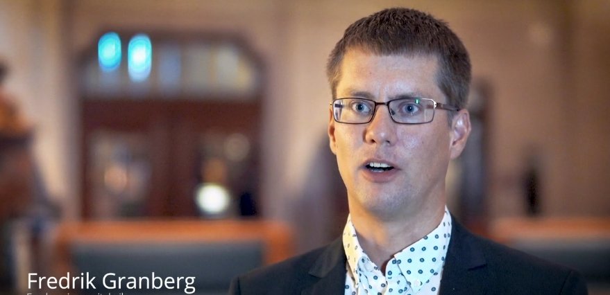 FlygSmart's tweet image. Fredrik Granberg, forskare vid Luleå Tekniska Universitet, forskar på  biobränsle till flyget. Han menar att Sverige med vår tillgång till  skogsråvara kan bli helt självförsörjande på biobränsle till flyget. Se honom berätta här smartflyg.se/2018/09/05/351/