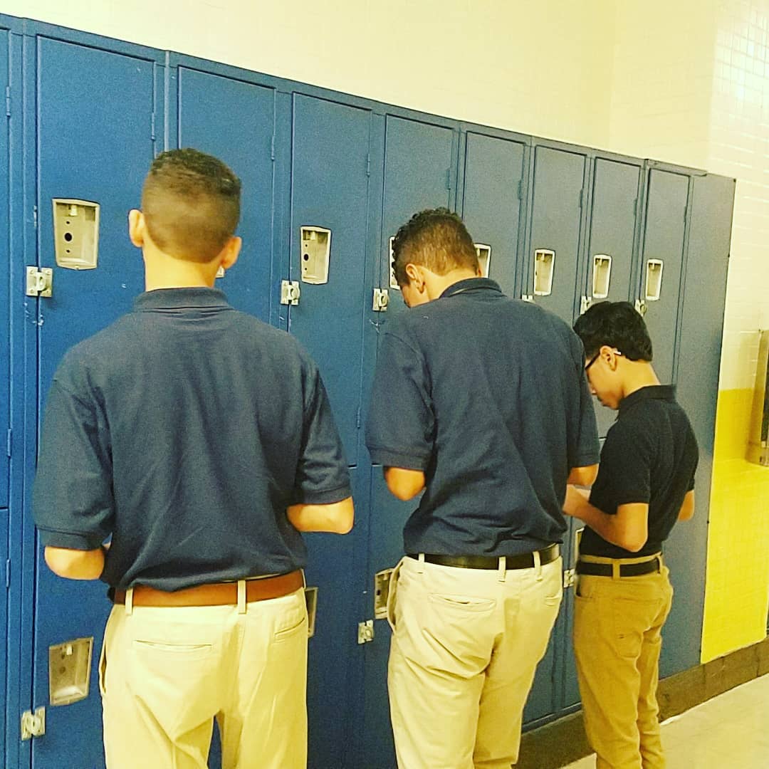 MountToday's tweet photo. Some of our newest batch of #Mounties learning how to open their combination locks.  #Orientation2K18 #Freshies https://t.co/5kNDWqEuVI