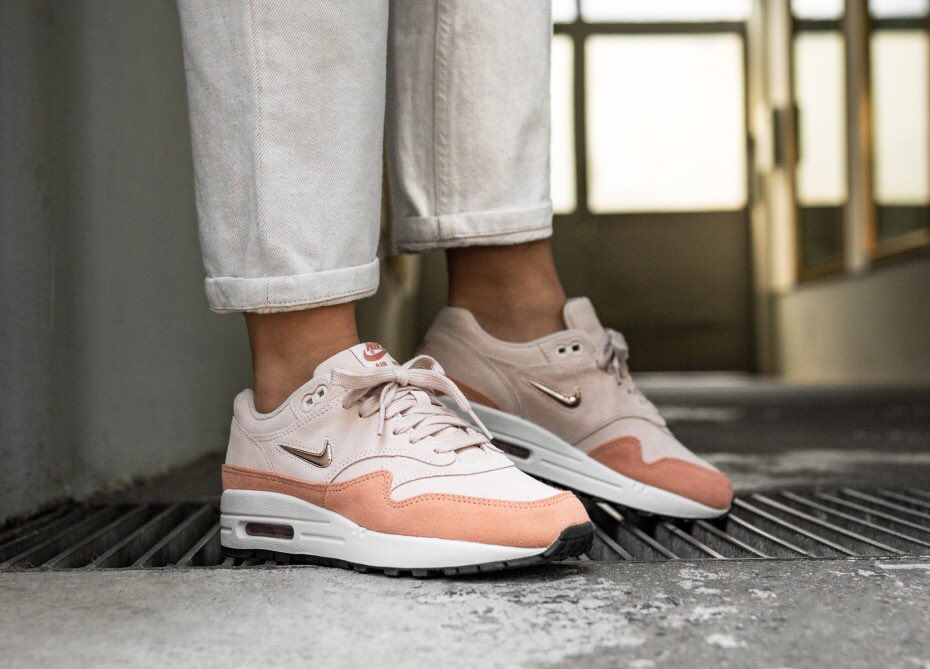 urbanshooz's tweet photo. Shop Now @Nike WMNS AIR MAX 1  SC ´Guava Ice • in-store &amp; online @urbanshooz • 140,00€ • https://t.co/CSULs6NVnZ • https://t.co/w7zrXD7DUL