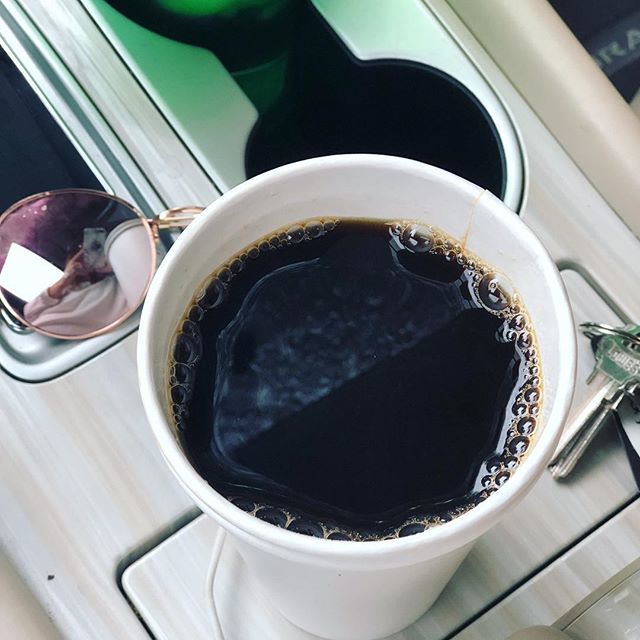 tloftkc's tweet photo. Loving a freshly brewed cup of the @theroasterie drip and cold brews ☕️ on a ☔️ day like today. #feelamazingkc #kccoffee #coffeekc #kcfoodie #kctea https://t.co/MT4Z6zes2B https://t.co/vIIZs6NNxF