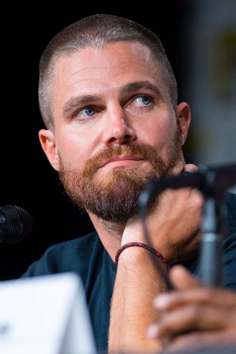TheGeekLens's tweet photo. Pictures from the #Arrow panel at #SDCC featuring Stephen Amell, Emily Bett Rickards, David Ramsey, Juliana Harkavy, Echo Kellum, Colton Haynes, Rick Gonzalez and Beth Schwartz are now on the site.

https://t.co/0BiU2WfFfI

#CW #Arrowverse https://t.co/0sqLkxyJMJ