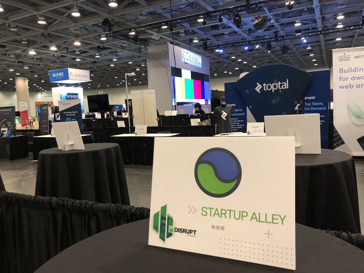 IgorChernyy's tweet photo. #TCDisrupt #ZomePower Setup time! https://t.co/lk7NRPQQ3R