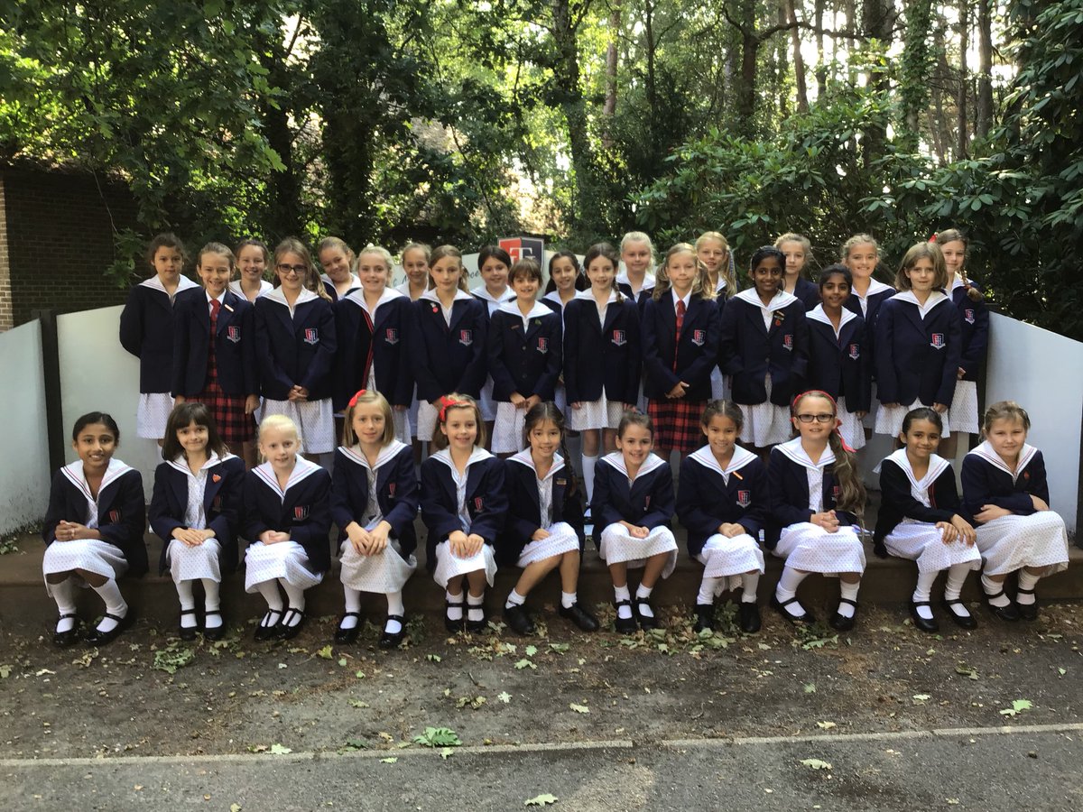 THSch_Junior's tweet photo. Big smiles for the start of term! 😊 Here is our lovely new year 4 being sensible and then silly 😂😂😂 Welcome back everyone... #BacktoSchool #thy4 @TalbotHeathSch https://t.co/6XKK6WRXjP