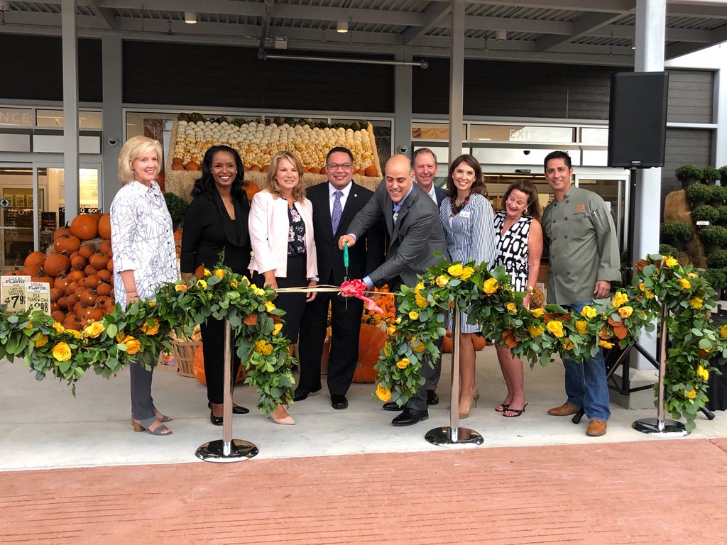 cmjsgates's tweet photo. Morning coffee & ribbon cutting at the new @CentralMarket in D13! The wait was worth it the store is beautiful and includes #RaveApples #MushroomTable 500 cheeses and lots more. Thank you @HEB for being a great Community partner! https://t.co/IAcuFy5qzE