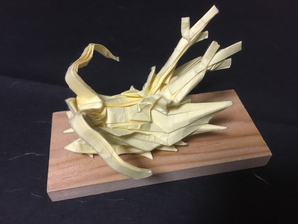 ケムケム 折り紙垢 初の展開図折り 神谷哲史さんの 龍神3 5 の頭部です 30cm 30cmで作りました 頭だけでも相当難しかったです T Co Hd23ga3pbl Twitter