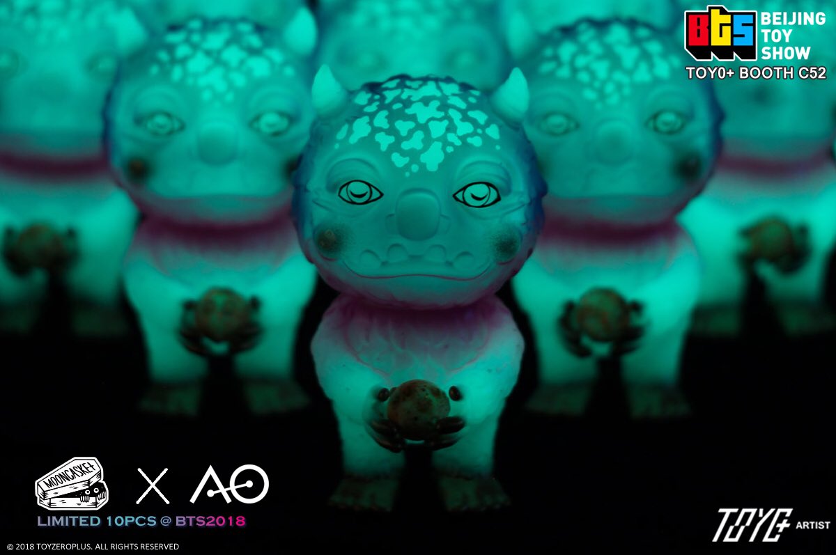 TOY_ZERO_PLUS's tweet photo. Limited 10PCS of Bloofus by Mooncasket X AOSpace available at BTS 2018!
*Beijing Toy Show 2018*
TOY0+ Booth: C52
Date: 7-9/9/2018
#toyzeroplus #mooncasket #AOSpace #bloofus #designertoy #softvinyltoy #arttoy #artvinyl #sofubi #beijingtoyshow2018 #bts #北京國際潮流玩具展2018 https://t.co/4XKfeiGqBE