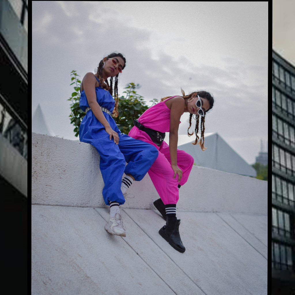 TwinsRush's tweet photo. Come on 🚫 
#twinsisters #twins #indiantwins #hiphop #PhotoOfTheDay https://t.co/bLgLRGmBwW
