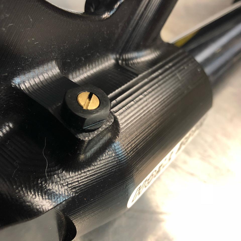 racetechspn's tweet photo. Esta horquilla se fabrica en dos modelos básicos, Raccing, y Sport, ambas comparten Goldvalves y tratamientos anti-fricción, cambian los settings y muelles, la versión Sport arrasa en USA en modificaciones Harley y caffe-racer.  Una unidad Racing la recibiremos en breve. https://t.co/jHdxi0ZL53