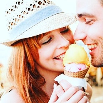 Brighten your day with our delicious #icecream ❤ Eat together Stay together.
#icecream #icecreamtruck #business #conference #corporateevents #event #gtasoftee
