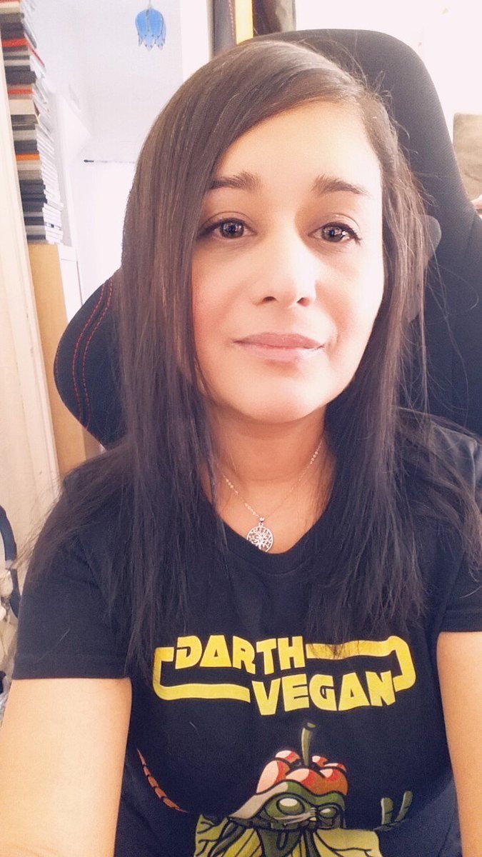 Ok let's try again lol now you can read the writing on the t-shirt 😊🌱✌😜😂 be kind please I hate posting selfies 🙈🙈 I deleted the other one. #vegan #vegantshirt #govegan #darthvegan #veganfortheanimals #compassionovercruelty #selfies #veganlifestyle 🌱✌💗🐾