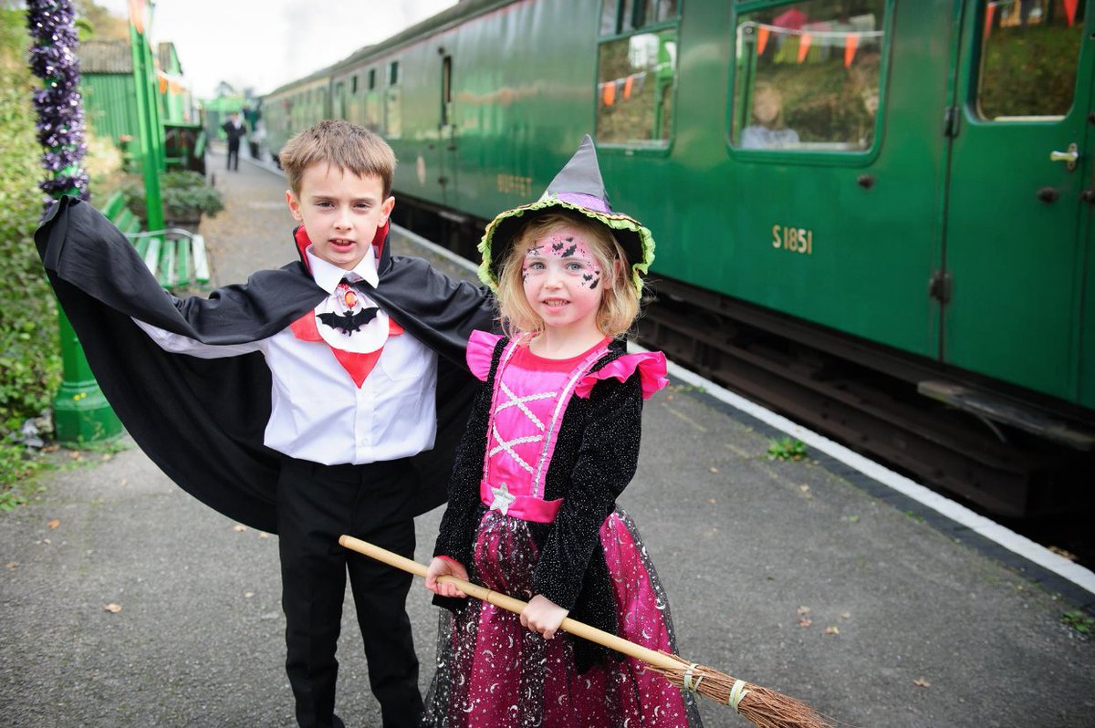 HantsTopDaysOut's tweet photo. 🚂 Watch @Watercress_Line transform in to a place of magic and mischief on #Halloween! 🎃 Take unlimited rides on the #WizardExpress steam train and walk in Harry Potter’s footsteps over the famous railway footbridge! 👻 >> https://t.co/frnS8XFv3Y https://t.co/B6grZeiTRx