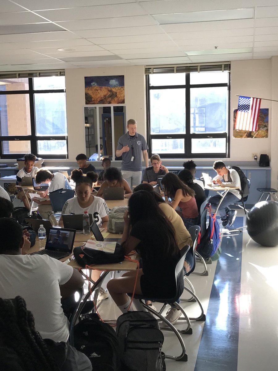NorthwestJags's tweet photo. Mr. Lee using voices of CHS class of 2018 seniors to reflect on what they’d do differently as a 9th grader...CHS English Teachers ROCK! #gettingkidsinterested #studentvoiceispowerful #innovativeplanning https://t.co/TwDwve1d2f