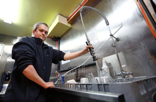 For people with developmental #Disabilities, a job is more than a paycheque – it says ‘I’m valuable’ ow.ly/wxLj30lG0lj #CDNdiversity #PwD @CCDITweets