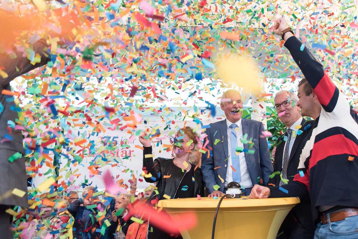 driestarhs's tweet photo. Feest! ‘De Driestar’ bestaat volgend jaar 75 jaar. Vandaag was de aftrap van een jubileumjaar vol festiviteiten, in het bijzijn van nieuw- en oudgedienden! Driestar hogeschool viert dit jubileum samen met @driestarcollege. 
#driestar75 #jubileum #staytuned https://t.co/OSkKmWSIXl