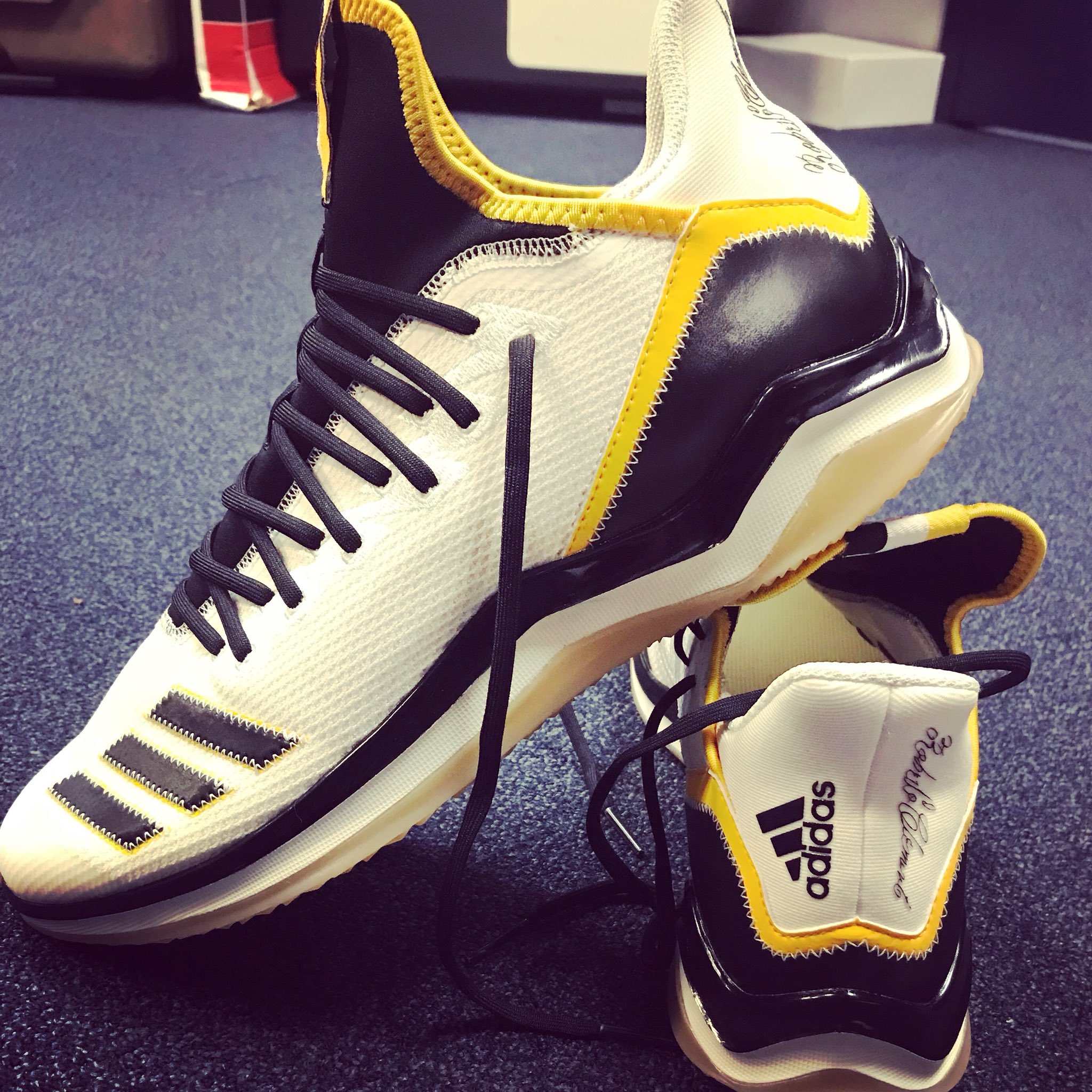 Cabecear Radar Impuro Santitos Alomar jr on Twitter: "ADIDAS wow once again you've shown your  awareness for history. A person who symbolized humanity for all of us and  leadership in our world . Roberto Clemente
