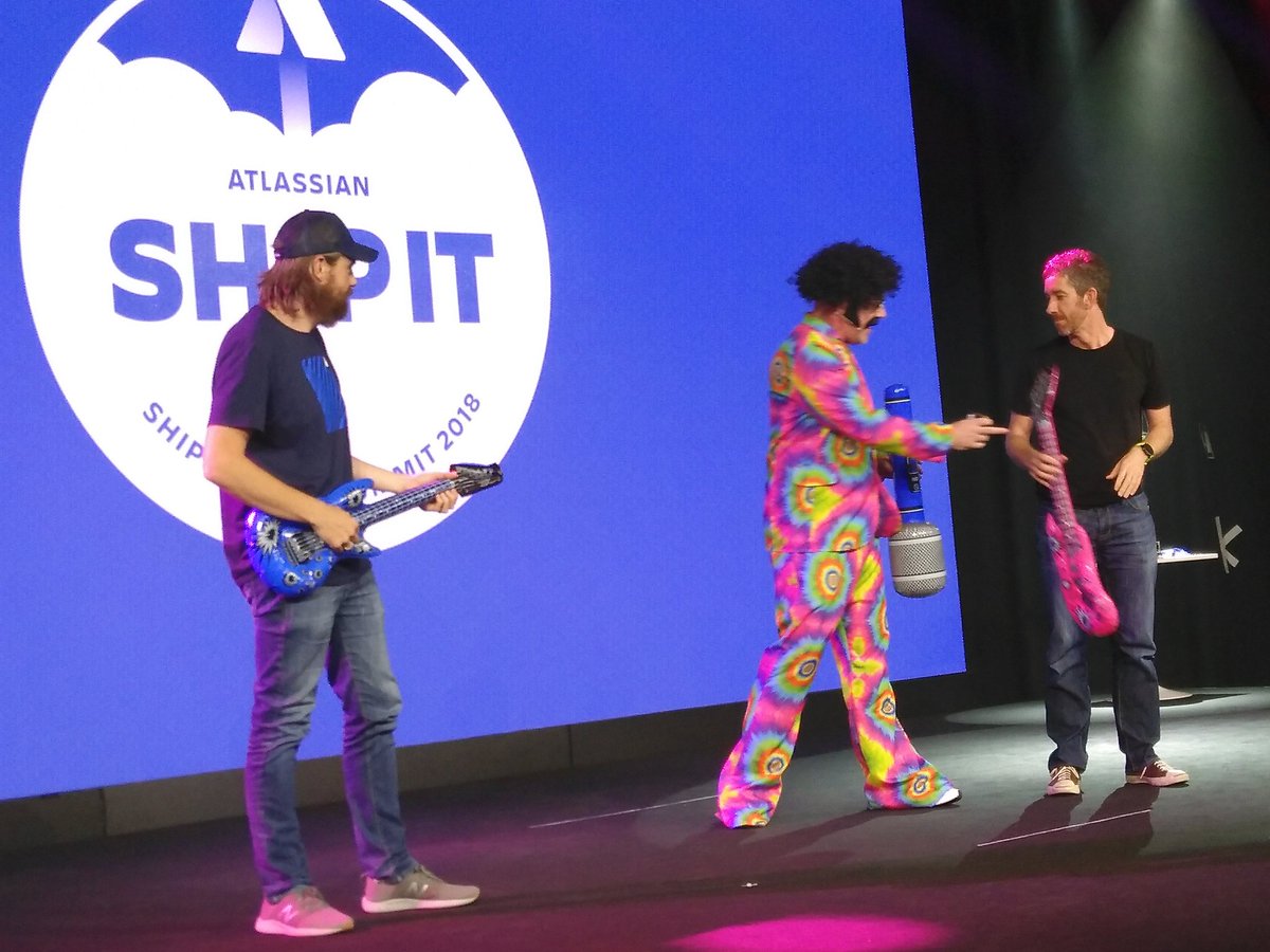 gelmir's tweet photo. Wrapping up #AtlassianSummit with ShipIt live, featuring @mcannonbrookes and @scottfarkas! It was again a great event... Thanks @Atlassian https://t.co/Dkwe51PkqJ