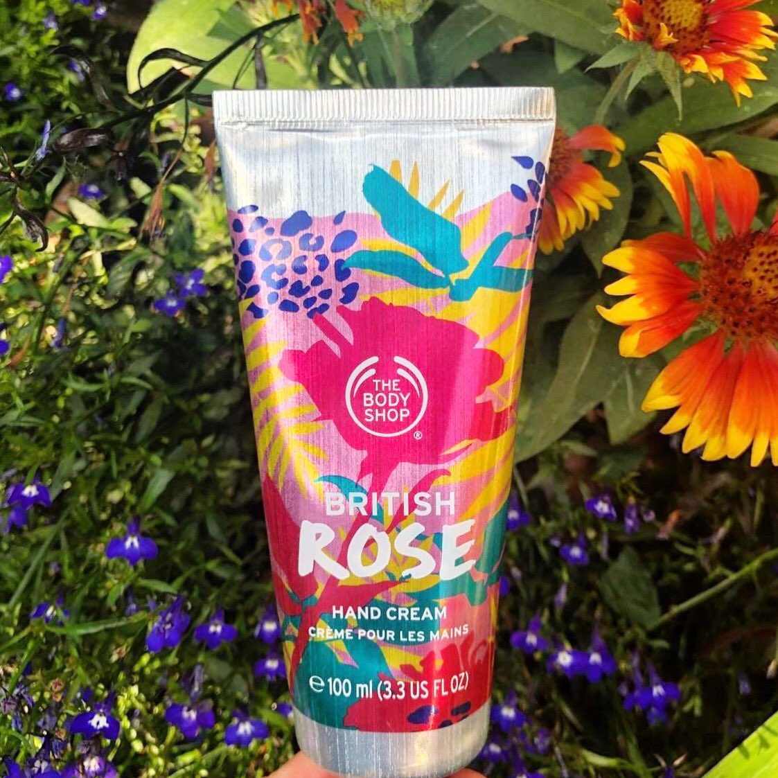 Today is #InternationalCharityDay . Pick up a tube or two of the limited edition British Rose hand cream 🌹For every product sold, @thebodyshop will donate to help protect wildlife and re-wild the world through their World Bio-Bridges Mission. #FightfortheWorld #RewildingtheWorld