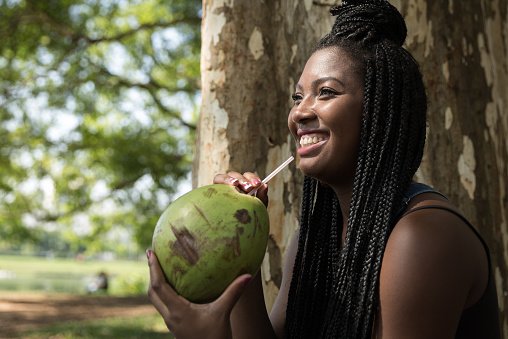 uTalk's tweet image. Max is continuing his #languageadventure in Nigeria 🇳🇬 He is off to the markets today, and is looking forward to trying yams. Why not join in on the fun and try #languageoftheweek free for a week? Just click the link below to start learning #Igbo ow.ly/i8zj30lGRI4