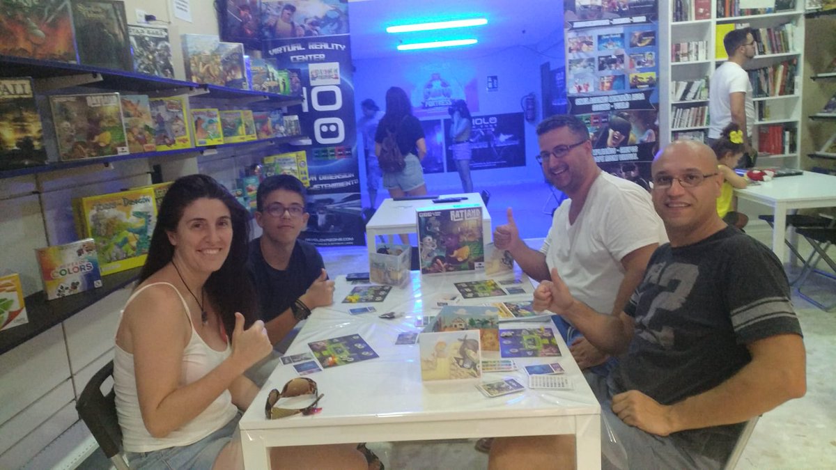 GameAtTheGate's tweet image. Demo de #ratland de #eclipseeditorial, muy divertido y la con ganas de volver a jugarlo, gracias a todos #gameatthegate #malaga #teatinos #torreatalaya