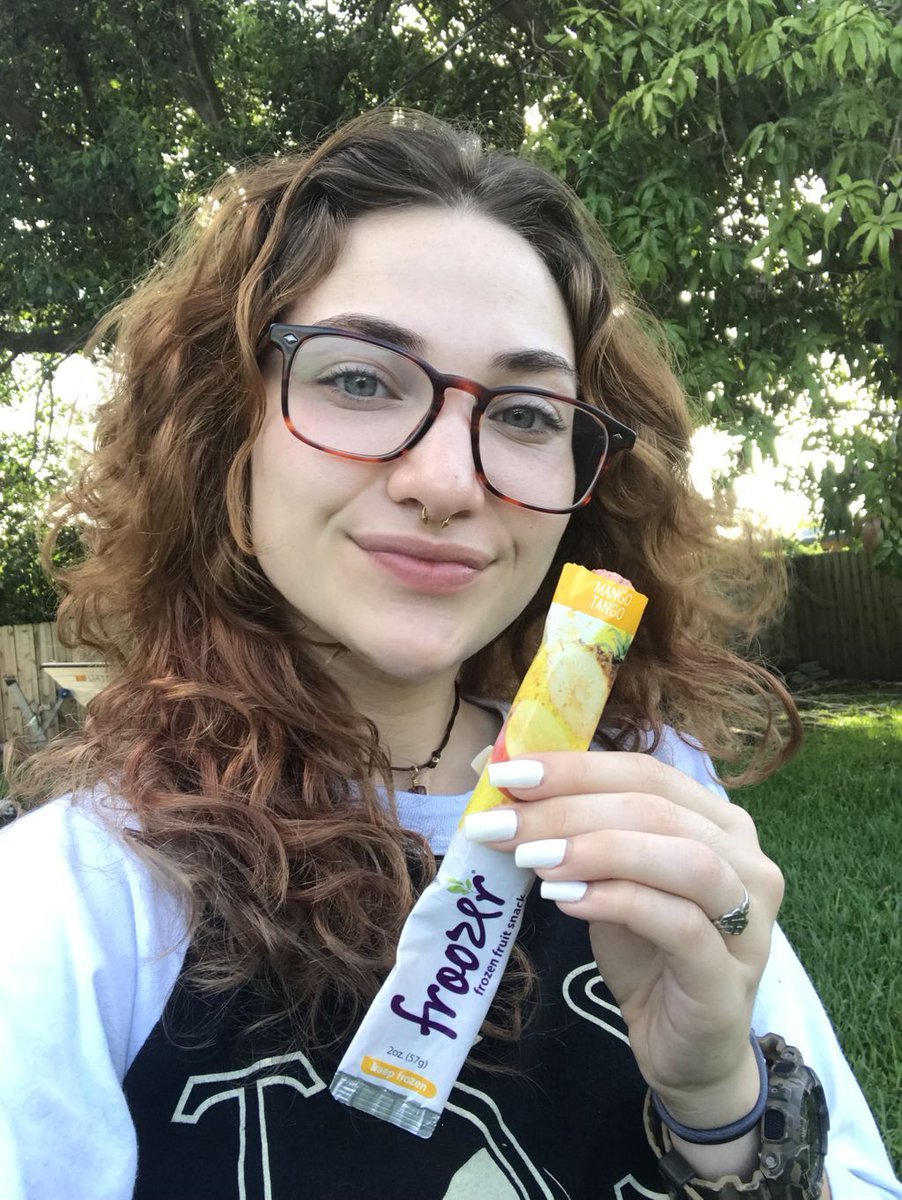 Need a little refreshment? #FroozerFruits is Changing the Way We Snack! Check out these awesome frozen <a href="/froozer/">Froozer®</a> fruit snacks, perfect for those hot summer days! Angeline and I love them! therebelchick.com/froozer-is-cha… #AD