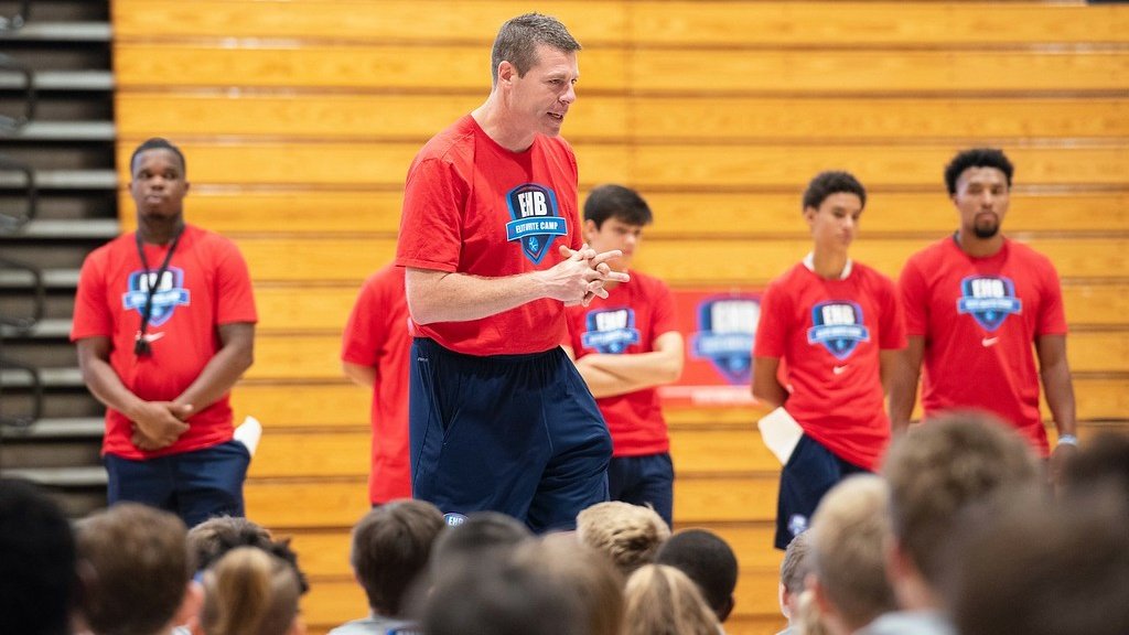 LeeMillerElite's tweet photo. The Leadership that @DrewMaddux brought to the #EHBInvite Camp was nothing short of amazing. He's a role model for players, coaches and parents. https://t.co/NBNMGJj3iK