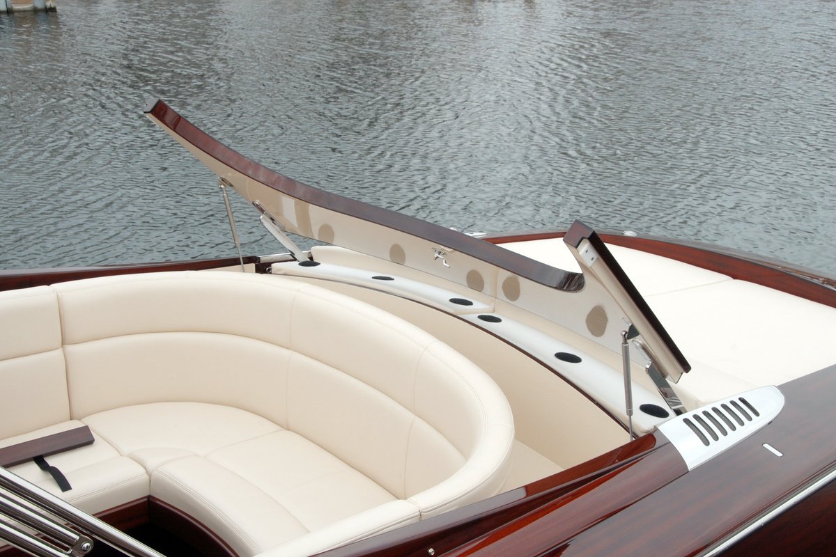 VanDamBoats's tweet photo. @vandamboats extends a rare opportunity to own TT Faith - The Ultimate Yacht Tender. Perhaps perfect for @toysandtenders fans! https://t.co/wvkkYrlxos will give you the scoop. https://t.co/TaXZd6mSG9