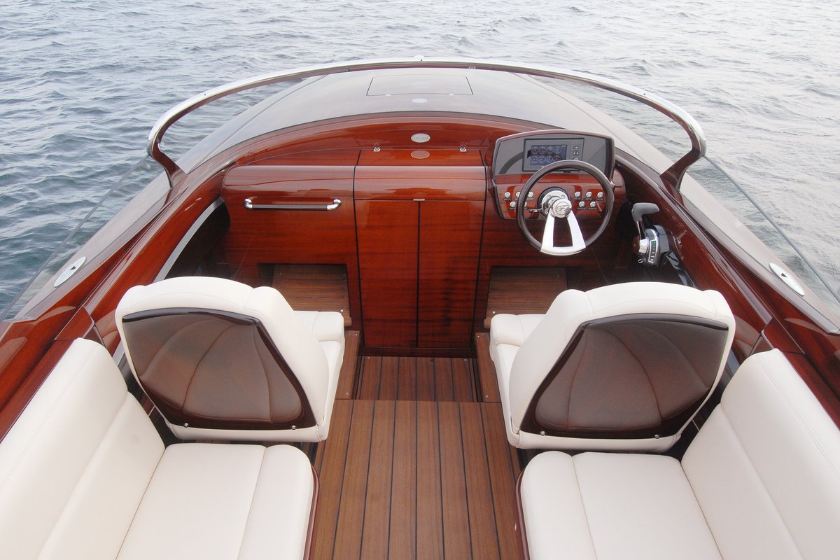 VanDamBoats's tweet photo. @vandamboats extends a rare opportunity to own TT Faith - The Ultimate Yacht Tender. Perhaps perfect for @toysandtenders fans! https://t.co/wvkkYrlxos will give you the scoop. https://t.co/TaXZd6mSG9