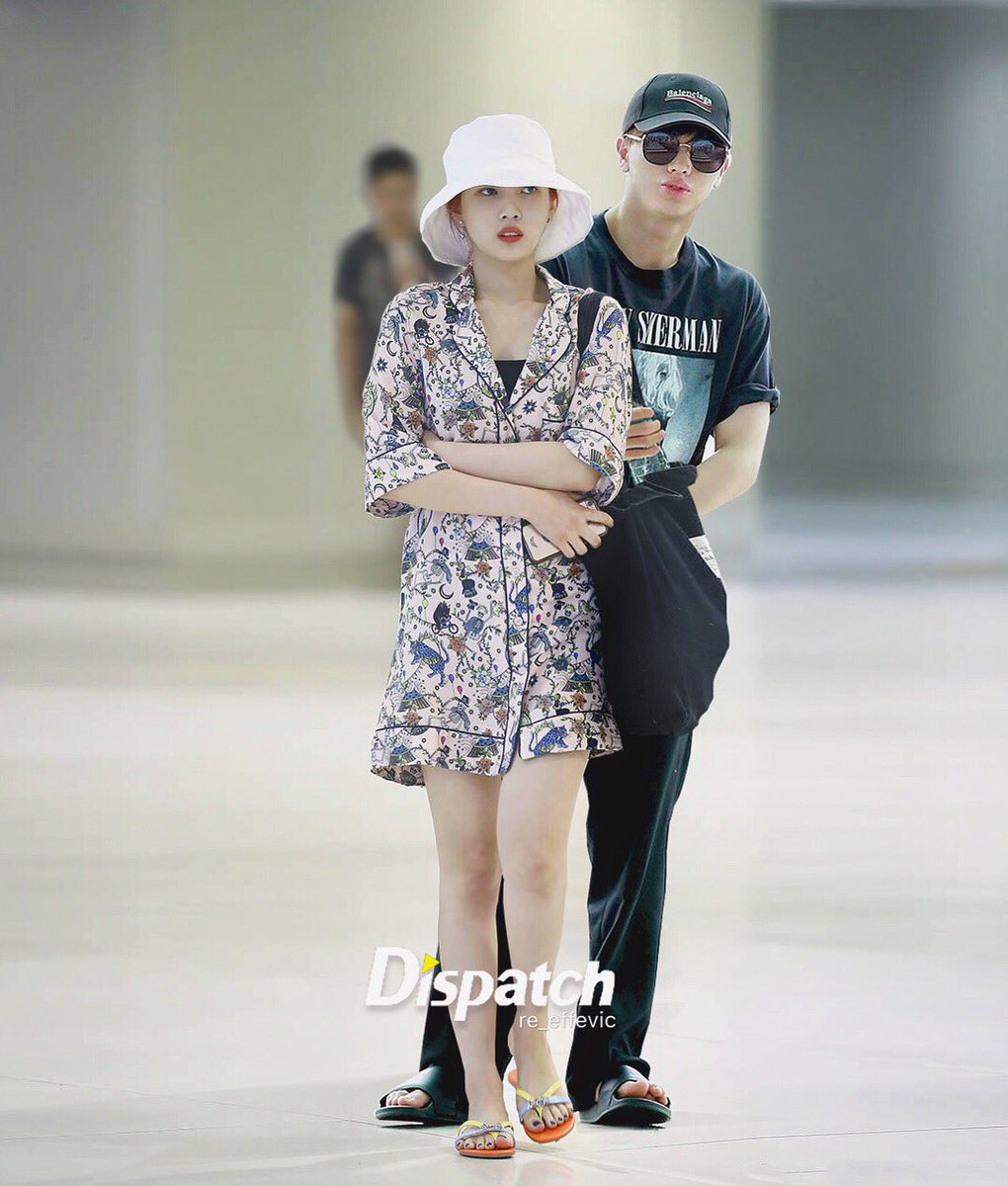 re_effevic's tweet photo. 😊 The slipper couple showed up at the airport and was found to be romantically involved🤣🤣🤣fake news 👌👆
#SungJoy #JaeJoy #Sooyoung #비투비 #yookjoy #성수부부 #쀼 #BTOB #육성재 #YookSungJae #Sungjae #RedVelvet #레드벨벳 #HotJoy #박수영 #ParkSooYoung #bbyu #rvjoy #btobrv https://t.co/6BOBNa9Ycy