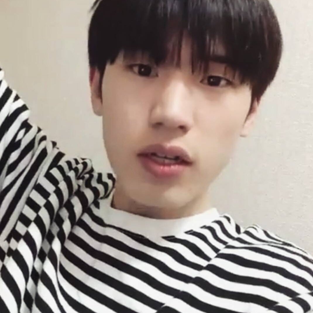 lqjeonguk's tweet photo. you are my whole world 

#6YearsWith24K 
#6GoldenYears https://t.co/bDSsIk5nVG